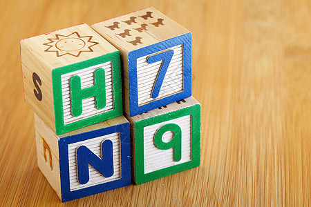 H7N9 玩具块拼写孩子们幼儿园婴儿乐趣游戏生长鸟类正方形木头图片