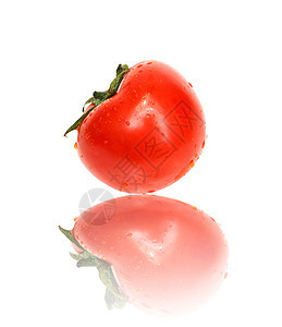 白色上与阴影隔绝的新鲜西红柿圆形宏观红色绿色蔬菜背景营养食物美食叶子图片
