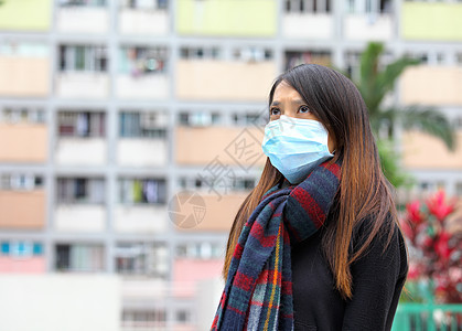 在拥挤的城市 戴医疗面罩的妇女街道安全灰尘女士女孩飞机场流感物质细菌症状图片