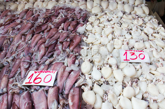 新鲜鱿鱼头足类食物生活眼睛市场紫色触手海洋烹饪团体图片