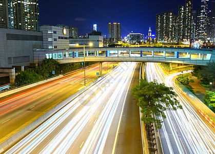 夜间城市交通 夜间艺术汽车商业天空经济市中心金融蓝色中心场景图片