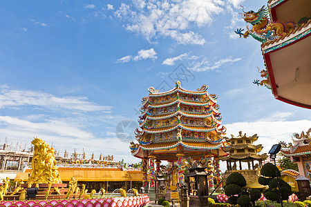 中国神社 美丽的中国神庙 和龙雕像艺术金子雕塑动物狮子蓝色宗教旅行寺庙建筑学图片