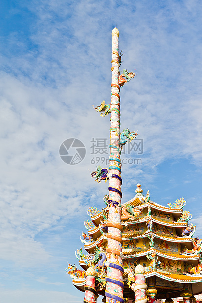 中国神社 美丽的中国神庙 和龙雕像旅游蓝色艺术文化狮子金子建筑学寺庙动物旅行图片