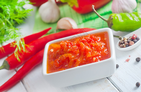 番茄和辣椒新鲜酱美食胡椒蔬菜食物玻璃香料植物烹饪香气香味图片