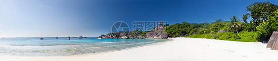 泰国西米兰群岛的海滩上全景图片