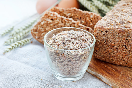 土制传统面包耳朵饮食面粉烤箱小麦玉米脆皮宏观纤维早餐图片