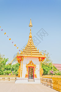 泰国寺庙的金塔宗教天空精神遗产旅行佛教徒金子文化建筑学旅游图片