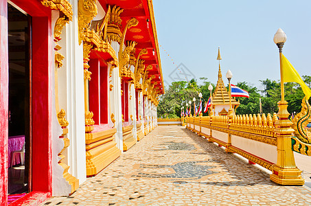 泰国寺庙的金塔历史旅行文化天空游客佛教徒旅游宗教金子建筑学图片
