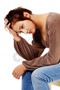伤心的黑发思考和触摸她的头青年成人青少年卫生病人疾病保健压力症状药品图片