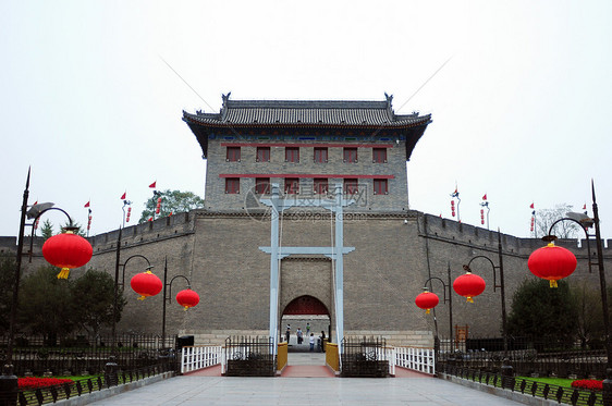 古代城墙天空白色灯笼红色观光石头城市历史旅行建筑学图片