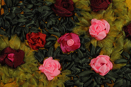 粉色和红色的玫瑰枕头风格丝绸文化刺绣摄影职业制造业渗透衣服图片