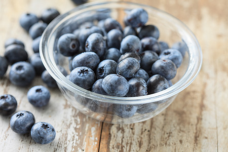 新鲜蓝莓覆盆子食物水果雾凇浆果沼泽蓝色木头营养美食图片