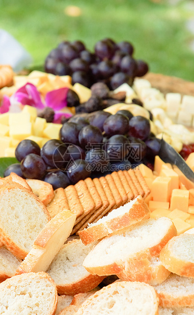 面包 水果和奶酪图片