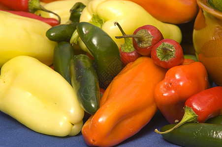 多彩胡椒碗烹饪厨房黄色美食绿色烧伤红色辣椒橙子沙拉图片