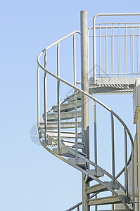 螺旋楼梯旋转舷梯龙门架柱子脚步包容领导背景图片