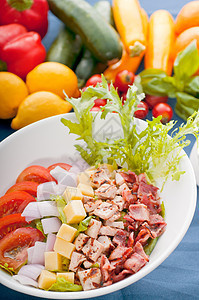 新鲜caesar沙拉桌子莴苣午餐宏观厨房美食面包食物营养叶子图片