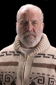像欧内斯特·海明威 穿着毛衣胡子的老头图片