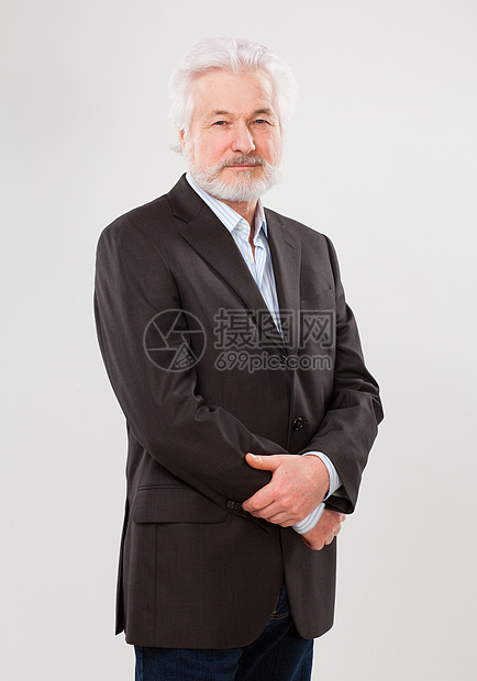英俊的老年诉讼商务人士祖父灰色胡须男性白色头发男人胡子微笑喜悦图片