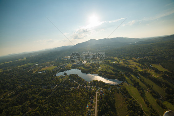 空中摄影太阳运输直升机座舱风景图片