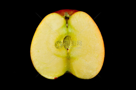 黑色背景上的切片苹果奶奶宏观水果季节叶子饮食小吃果味食物绿色图片