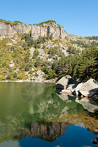 山区环礁湖风景反射高山山脉自然公园高地顶峰森林图片