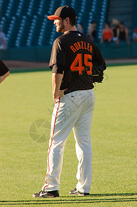 Dan Runzler为对抗钻石后卫而热身帽子游戏投手棒球运动男人场地衬衫冠军座位图片