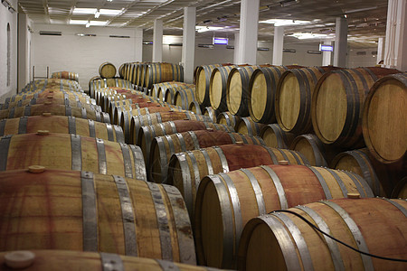 酒窖发酵地下室店铺木头酒精地窖贮存木桶酿酒产品图片