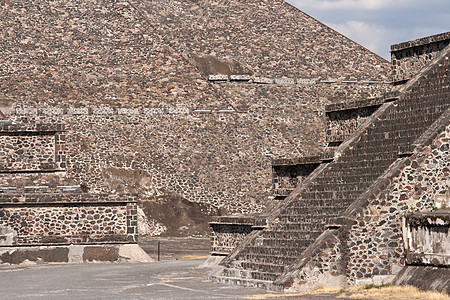 特奥蒂瓦卡金字塔脚步牙裔游客废墟寺庙考古学金字塔文化楼梯月亮图片