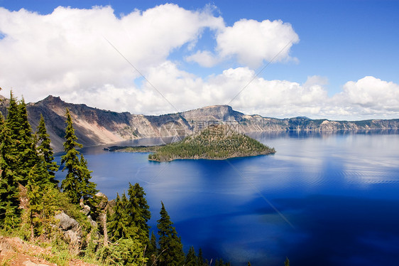 俄勒冈州克拉特湖爬坡反射火山针叶火山口陨石蓝色活力森林悬崖图片