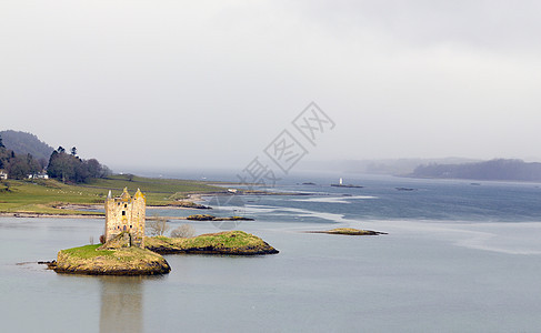 苏格兰的跟踪者城堡薄雾海岸线谷仓废墟防御楼梯阴霾历史航行桅杆图片