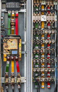 墙上的工业引信箱活力插头电压电路保险丝盒控制板保险丝安装电缆危险图片
