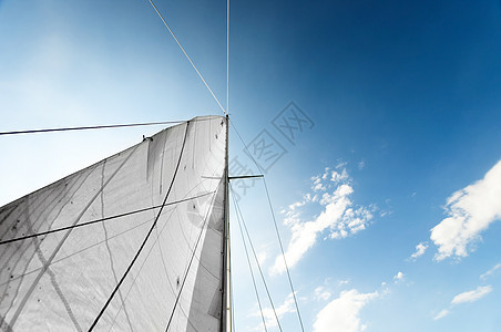 帆船航行海洋旅游旅行游艇天空蓝色运动阳光娱乐纺织品图片