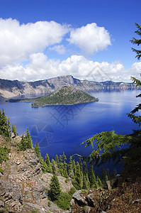 俄勒冈州克拉特湖蓝色火山口陨石悬崖火山图片