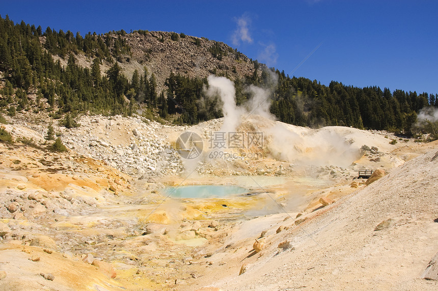 拉森山硫化泉和泥浴腐蚀性脆皮裂缝火山蒸汽公园水池行动国家弹簧图片