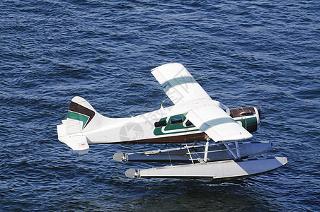 登陆的海上飞机车削运输座舱海浪浮桥港口飞行螺旋桨引擎水上飞机图片