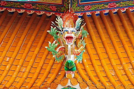 屋顶顶顶的中国风格龙雕塑红色旅游历史双胞胎眼睛旅行建筑建筑学宗教天空图片