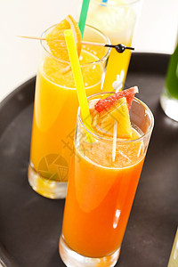 新鲜果汁芹菜器皿果味柚子橙子饮食奇异果稻草菠萝饮料图片