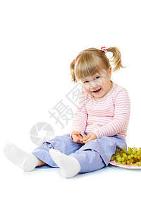 带葡萄的小女孩头发女孩们幸福童年小吃乐趣孩子享受植物食物图片