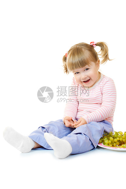 带葡萄的小女孩头发女孩们幸福童年小吃乐趣孩子享受植物食物图片