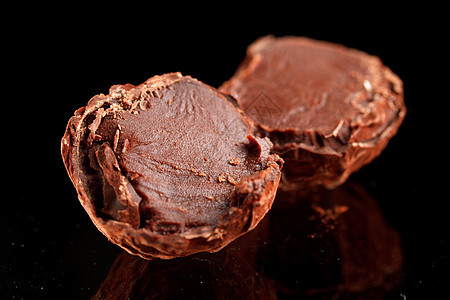 巧克力松露可可复数糖果圆形灰尘糕点奶油团体甜点食物图片