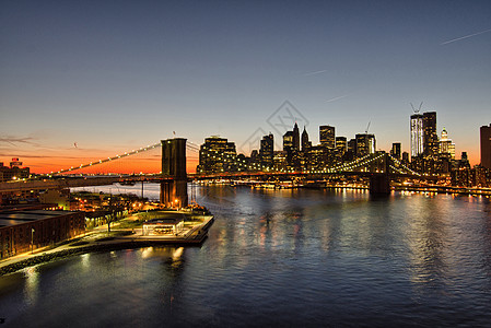 纽约布鲁克林大桥布鲁克林大桥的极佳灯光 在冬季日落 纽约C背景