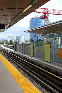 加拿大Richmond BC的轻轨轨道和站点图片