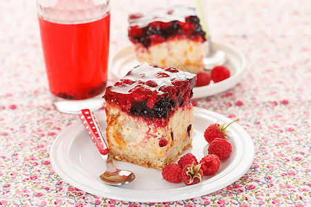 夏季蛋糕蓝色甜点小吃桌子糕点食物紫色馅饼餐巾浆果图片
