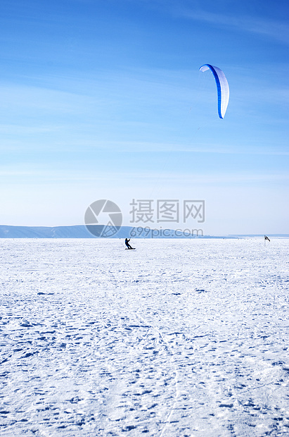 冬季风筝手雕冲浪飞行滑雪速度空气活动蓝色装备动作图片