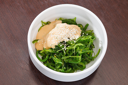 Chuka海藻沙拉加芝麻种子食物竹卡食品蔬菜沙拉海鲜盘子海藻绿色小吃图片