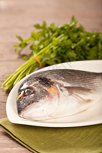 新鲜绿头美食香菜营养餐厅食物盘子海鲜绿色饮食鲷鱼图片