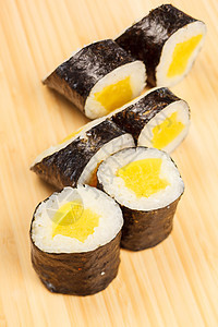 好吃的寿司海苔熏制小吃美食食物叶子美味木板午餐图片