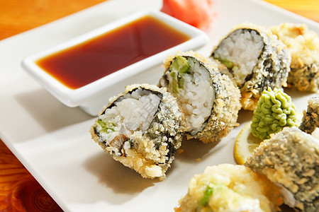 好吃的寿司小吃文化美食酱油饮食食物盘子海鲜传统油炸图片
