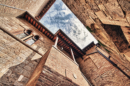 意大利托斯卡纳州圣金尼那诺的美丽景色旅游正方形石头建筑学天空村庄教会建筑旅行街道图片