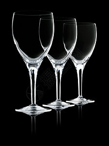 三杯红酒酒精玻璃酒杯庆典液体白色玫瑰奢华图片